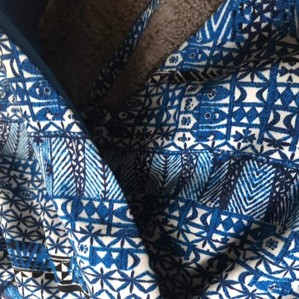 Blue mixed pattern romper with slit front🌊 - Picture 6 of 11